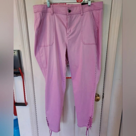 NWT Lane Bryant Pink Lavender Mid Rise Skinny Lace Up Pants in Size 20